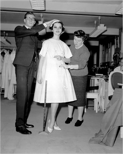 Платье-трапеция из первой коллекции Ив Сен Лорана для Дома Christian Dior, 1958 Платье-трапеция из первой коллекции Ив Сен Лорана для Дома Christian Dior, 1958