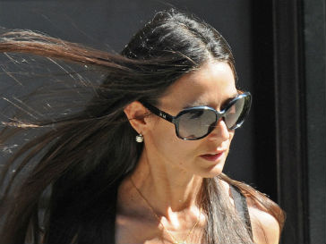 Деми Мур (Demi Moore) по-прежнему живет в одном доме с Эштоном Катчером Деми Мур (Demi Moore) по-прежнему живет в одном доме с Эштоном Катчером