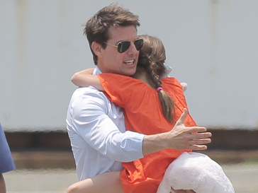 Том Круз (Tom Cruise) и Сури Круз (Suri Cruise) Том Круз (Tom Cruise) и Сури Круз (Suri Cruise)