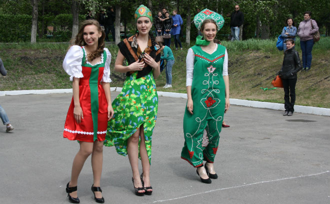 Омск, забег на шпильках 2015 Омск, забег на шпильках 2015