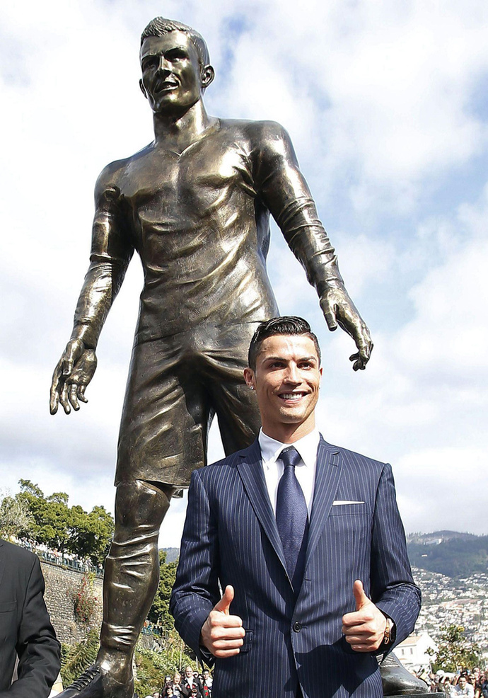 Криштиану Роналду в родном городе Криштиану Роналду: фото 2014