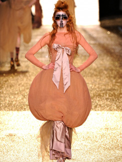 Vivienne Westwood, осень-2011. Vivienne Westwood, осень-2011