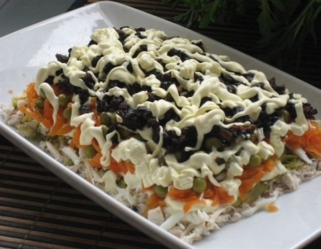 салат из курицы сыра и чернослива