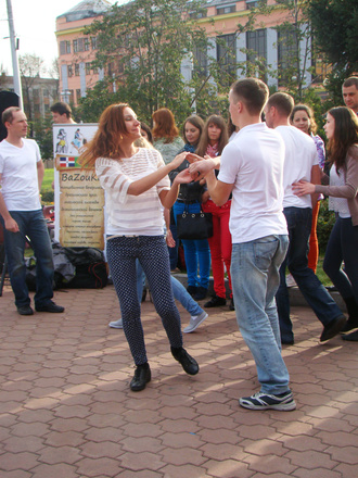 Танцы на сквере - 2014