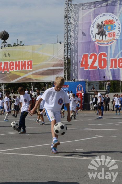 В Волгограде в честь 1000 дней до ЧМ-2018 состоялся флешмоб ЧМ-2018, флешмоб, футбол, мундиаль, Волгоград