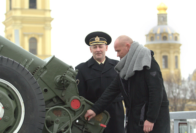 Максим Аверин устроил стрельбу Максим Аверин, фото, Петропавловская крепость, пушка