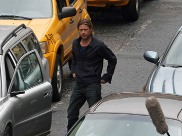 Брэд Питт (Brad Pitt) на съемках фильма «Мировая война Z» Брэд Питт (Brad Pitt) на съемках фильма «Мировая война Z»