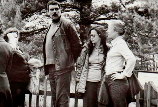Сергей Довлатов ведет экскурсию в Михайловском, 1977 г. Сергей Довлатов ведет экскурсию в Михайловском, 1977 г.