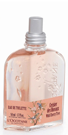 «Дикая вишня» от L’Occitane – мягкий, нежный и в то же время озорной аромат. В верхних нотах звучит черная смородина и лимон, в сердце – цветы розы и вишни, а в шлейфе – соблазнительное сочетание кедра, сандала и мускуса. «Дикая вишня» от L’Occitane – мягкий, нежный и в то же время озорной аромат. В верхних нотах звучит черная смородина и лимон, в сердце – цветы розы и вишни, а в шлейфе – соблазнительное сочетание кедра, сандала и мускуса.