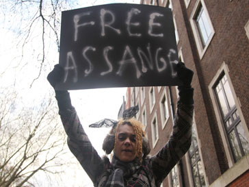Вестминстерский суд Лондона отпустил Джулиана Ассанджа (Julian Assange) из-под стражи Вестминстерский суд Лондона отпустил Джулиана Ассанджа (Julian Assange) из-под стражи