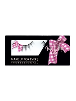 Используем новинку от Make Up For Ever - ресницы с бантом в клетку Tres Vichy.