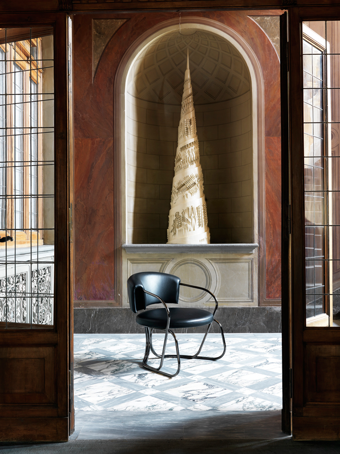 Кресло A-Round, дизайн Карло Коломбо для Trussardi Casa