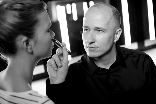 Визажист Yves Saint Laurent Beaute проведет уроки макияжа в России Визажист Yves Saint Laurent Beaute проведет уроки макияжа в России