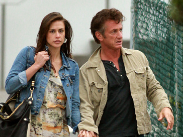 Шон Пенн (Sean Penn) любит девушек помоложе. Шон Пенн (Sean Penn) любит девушек помоложе.