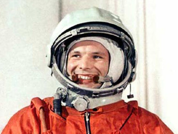 Юрий Гагарин первым покорил космос 50 лет назад Юрий Гагарин первым покорил космос 50 лет назад