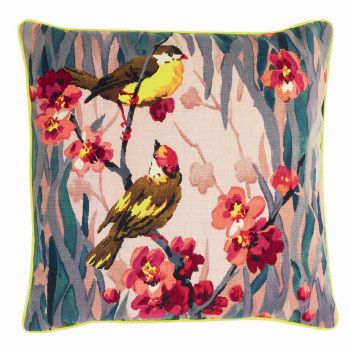 Подушка Birdie Blossom, Paul Smith, салоны The Rug Company. Подушка Birdie Blossom, Paul Smith, салоны The Rug Company.