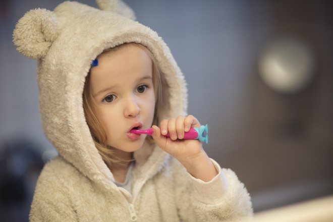 чистить зубы ребенку