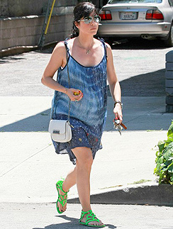 Сельма Блэр на прогулке. Сельма Блэр (Selma Blair)