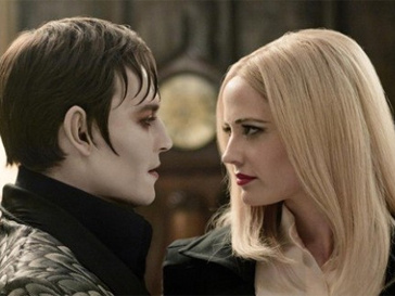 Ева Грин (Eva Green) и Джонни Депп (Johny Depp) в фильме "Мрачные тени". Ева Грин (Eva Green) и Джонни Депп (Johny Depp) в фильме "Мрачные тени".
