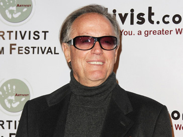 Питер Фонда (Peter Fonda) нашел труп у себя в машине Питер Фонда (Peter Fonda) нашел труп у себя в машине