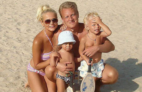 Ксения Новикова с мужем и детьми
