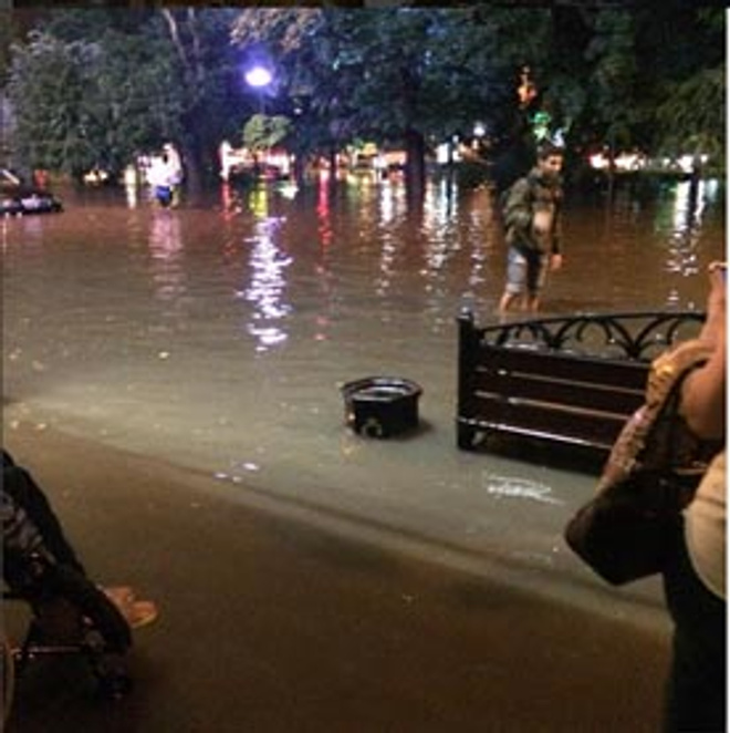 В Краснодаре полуторамесячная норма осадков выпала за полтора часа В Краснодаре полуторамесячная норма осадков выпала за полтора часа