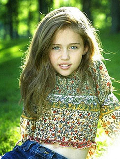 Одноклассники создали клуб против Майли Сайрус Майли Сайрус (Miley Cyrus)