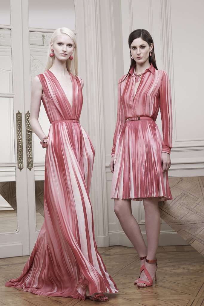 Платье с длинными рукавами