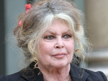 Брижит Бардо (Brigitte Bardot) шокирована происходящим в Питере Брижит Бардо (Brigitte Bardot) шокирована происходящим в Питере