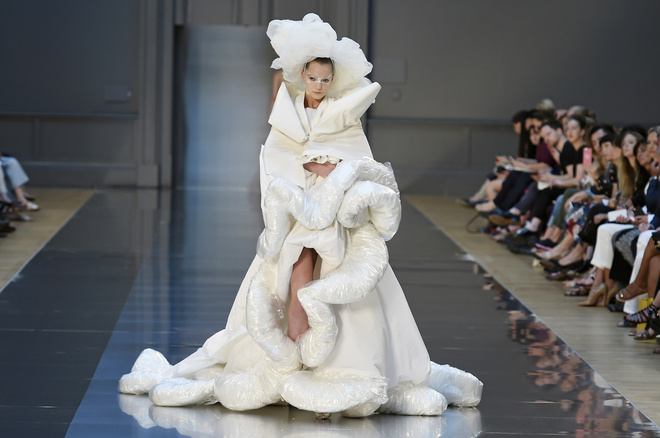 Неделя высокой моды в Париже осень-зима 2015 Maison Margiela Неделя высокой моды в Париже осень-зима 2015 Maison Margiela
