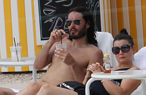Рассел Брэнд (Russell Brand) с незнакомкой Рассел Брэнд (Russell Brand) с незнакомкой