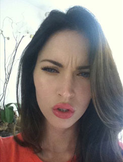 ... и хмурится. Меган Фокс (Megan Fox)