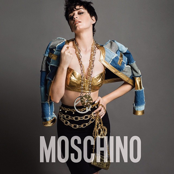 Кэти Перри в кампании Moschino осень-зима 2015/16 Кэти Перри в кампании Moschino осень-зима 2015/16