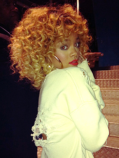Рианна не скрывает, что носит парики. Рианна (Rihanna)