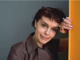 Елена Чижова, автор психологической прозы, лауреат Букеровской премии 2009 за роман «Время женщин» (АСТ, Астрель, 2010). Ее новый роман «Терракотовая старуха» (АСТ, Астрель, 2011) посвящен русским интеллигентам 1990-х.