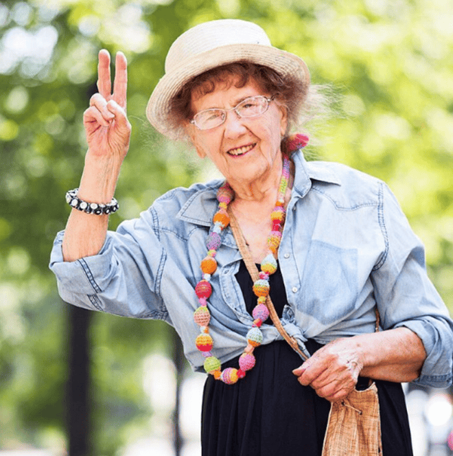 90-летняя бабуля стала звездой Инстаграма 90-летняя бабуля стала звездой Инстаграма