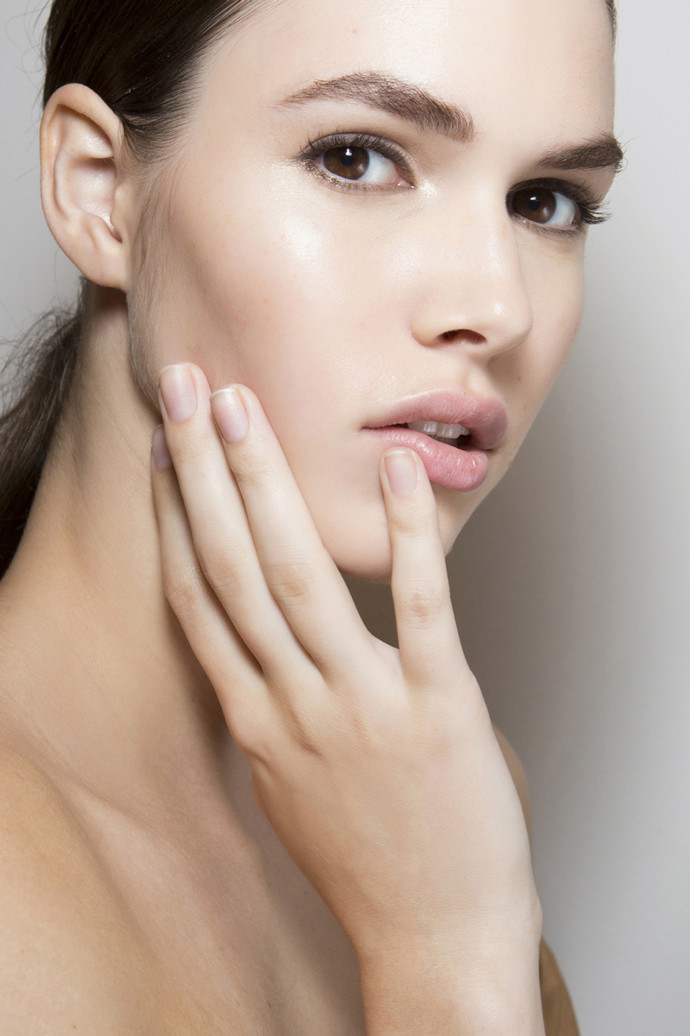 Необрезной маникюр: все за и против