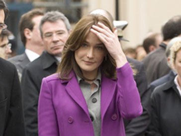 Карла Бруни (Carla Bruni) защищает свою личную жизнь от чрезмерного внимания прессы Карла Бруни (Carla Bruni) защищает свою личную жизнь от чрезмерного внимания прессы