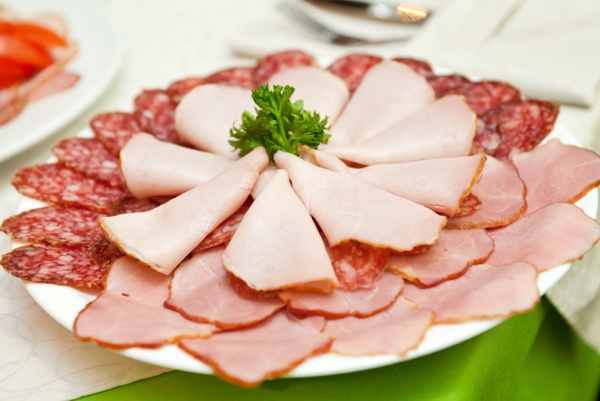 Выложить мясную нарезку Выложить мясную нарезку