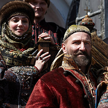 Рамиля Искандер и Петр Мамонов в роли Ивана Грозного. Рамиля Искандер и Петр Мамонов в роли Ивана Грозного.