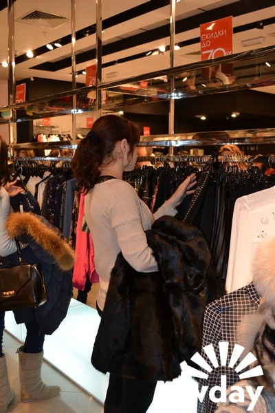 Волгоград, ночь Sale в ТРЦ "Акварель", 24 января 2015 Скидки, распродажи, sale