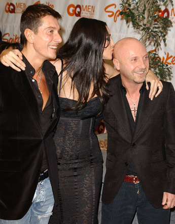 Моника Белуччи (Monica Bellucci) с Доменико Дольче (Domenico Dolce) и Стефано Габбана (Stefano Gabbana)
