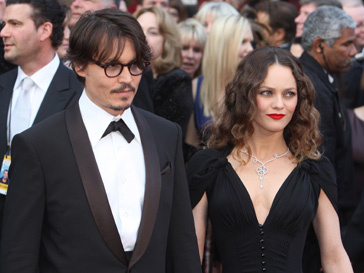 Джонни Депп (Johnny Depp) и Ванесса Паради (Vanessa Paradis) официально станут мужем и женой Джонни Депп (Johnny Depp) и Ванесса Паради (Vanessa Paradis) официально станут мужем и женой