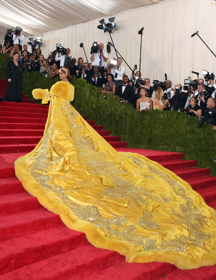 Рианна в Guo Pei на Met Gala