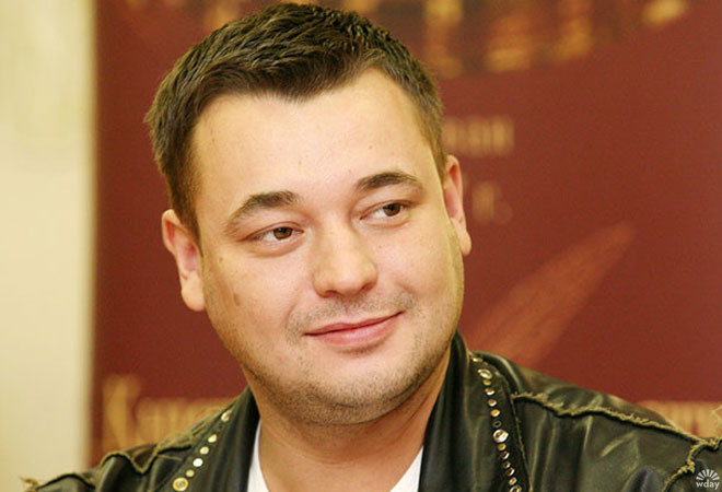 Сергей Жуков в цирке раздал автографы фанатам Андрея Губина Сергей Жуков в цирке раздал автографы фанатам Андрея Губина