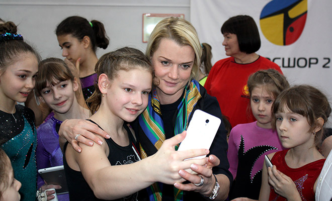 Светлана Хоркина Светлана Хоркина сделала сотню селфи с ростовскими гимнастами