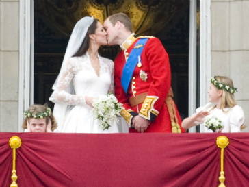 Ровно год назад Кейт Миддлтон (Kate Middleton) перестала быть просто Кейт, став герцогиней Кембриджской Ровно год назад Кейт Миддлтон (Kate Middleton) перестала быть просто Кейт, став герцогиней Кембриджской