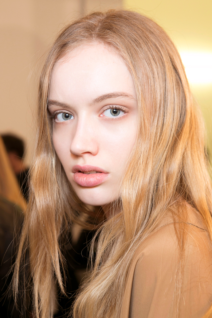 минимализм в макияже век