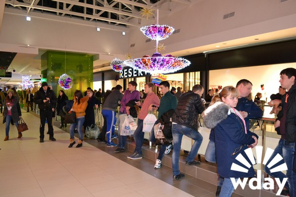 Волгоград, ночь Sale в ТРЦ "Акварель", 24 января 2015 Скидки, распродажи, sale