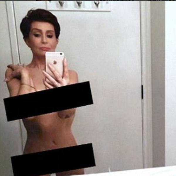 У Шэрон Осборн из-за фотошопа «съехал» пупок У Шэрон Осборн из-за фотошопа «съехал» пупок